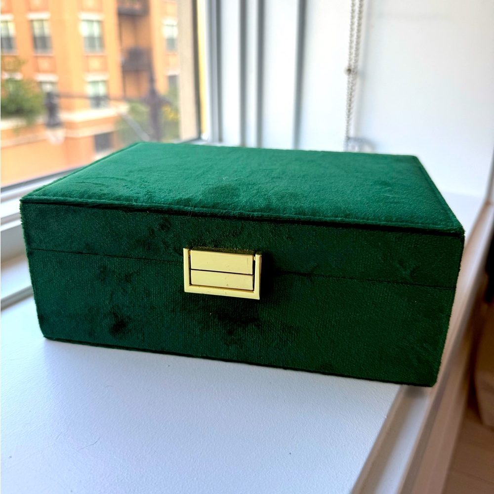 Amazon Green Velvet Jewelry Organizer